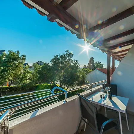 Apartamento Keran Sukošan